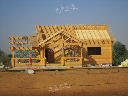 湖南衡陽客戶大型簡(jiǎn)易井干式木別墅施工安裝