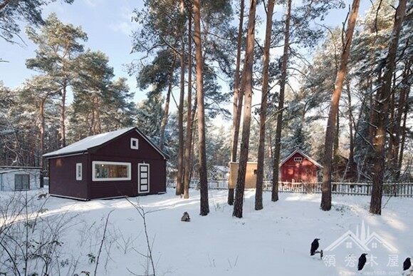 施工隊(duì)員在寒冷的環(huán)境下艱苦工作