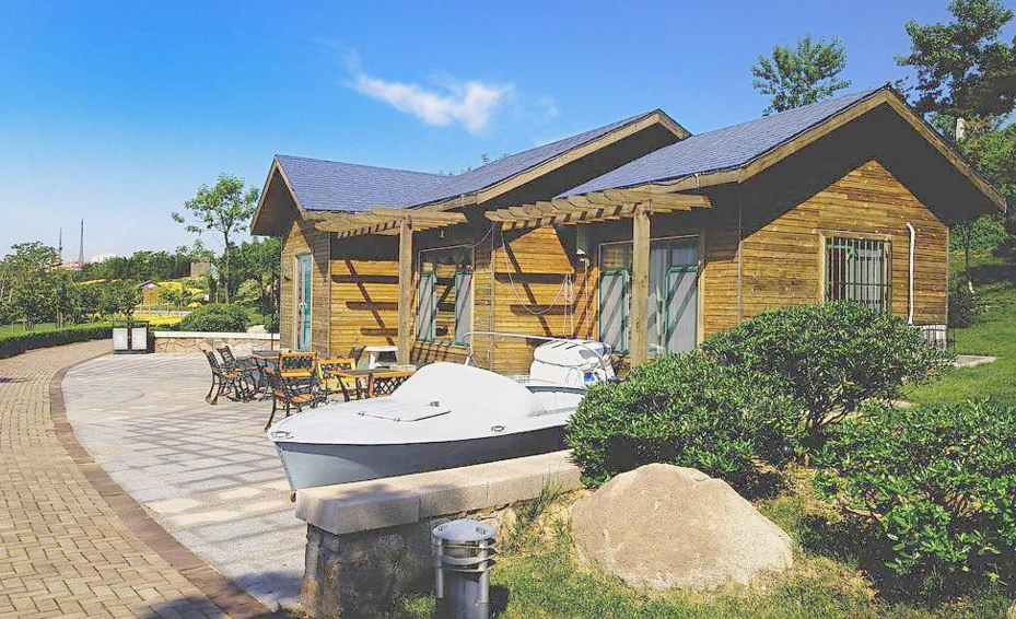 獨具木屋建造在著地鐵旁邊，多少人看見都想有這么一個家