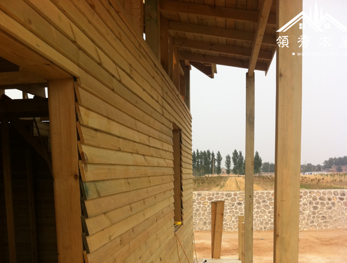 汕尾東村客戶在自己魚塘搭建的水上木屋(圖9)