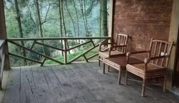 雨臺山度假休閑木屋