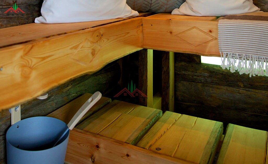 紅色兩層重型木屋木別墅