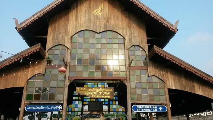 度假酒店可以考慮石木結(jié)合(圖4)