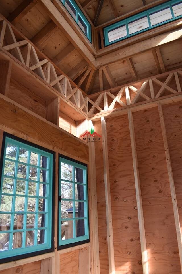 特色雙層屋頂藍(lán)色庭院小樹屋