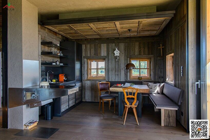 山坡平頂?shù)蹩辗叫文疚輨e墅(圖6)