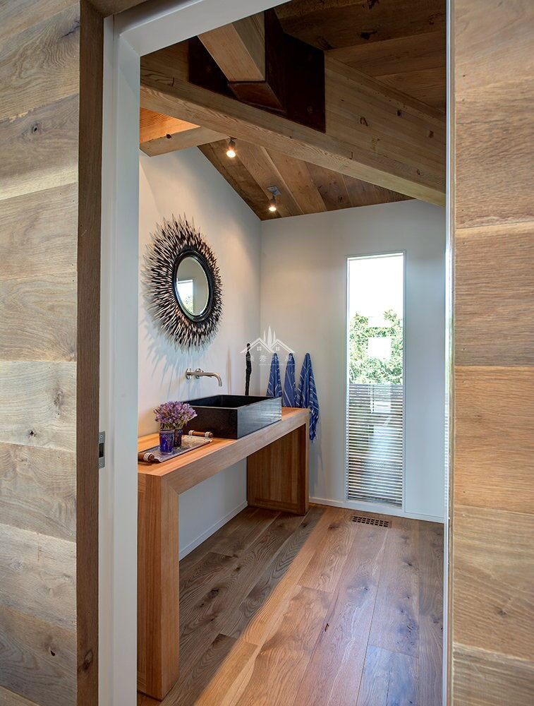 雙層大露臺大落地窗通透現(xiàn)代木屋別墅