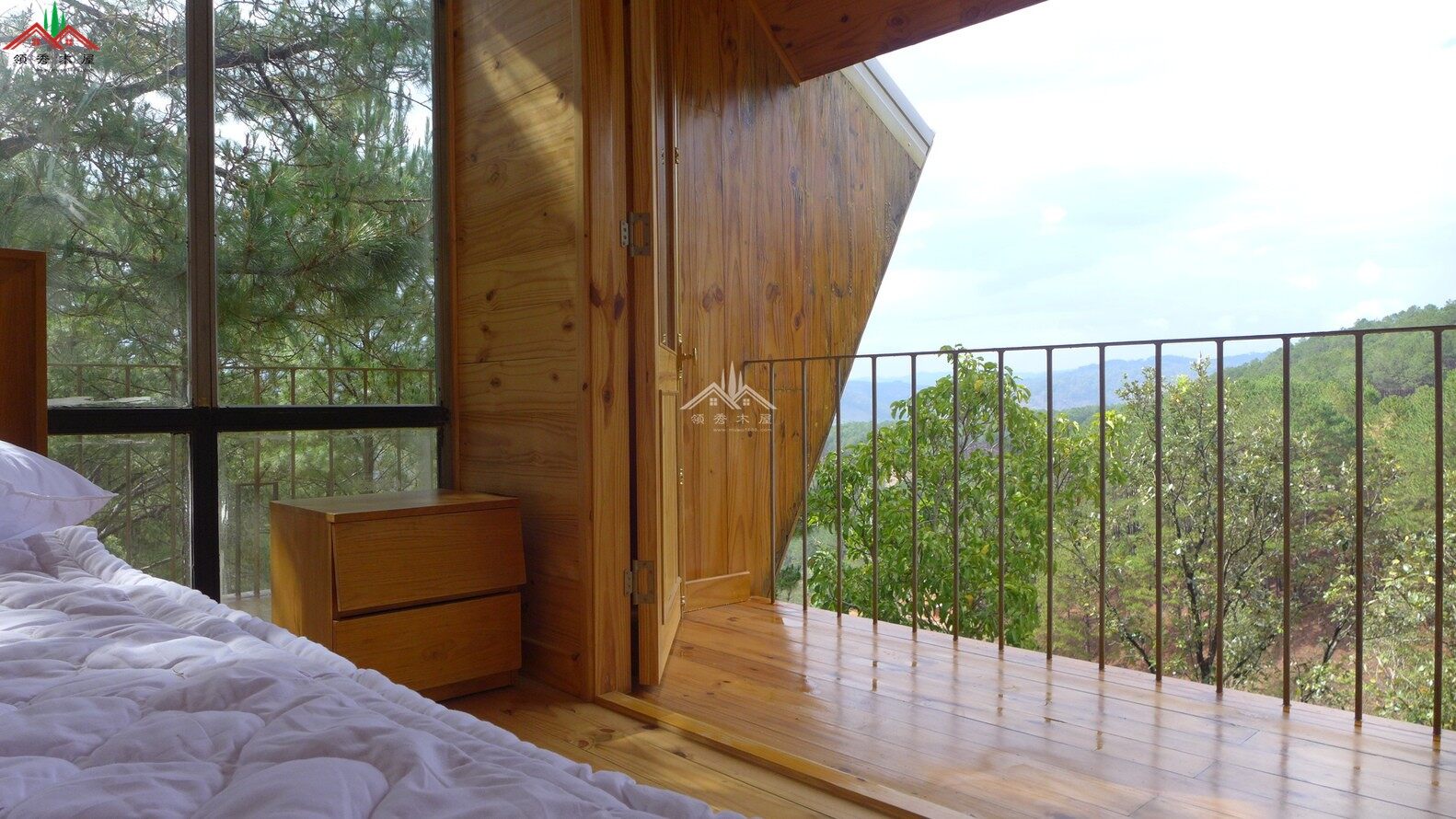 森林個(gè)性異形特色吊腳木屋