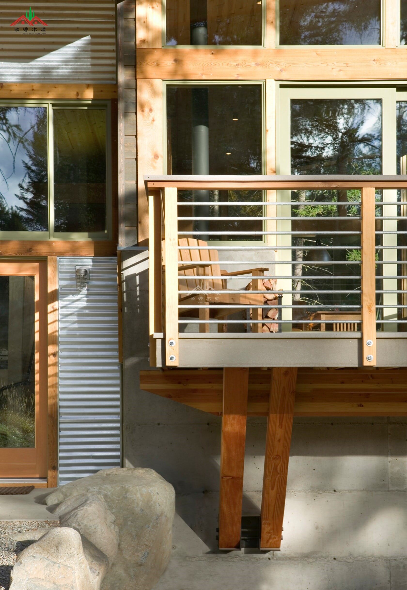 現(xiàn)代風(fēng)格大落地窗平頂度假木屋