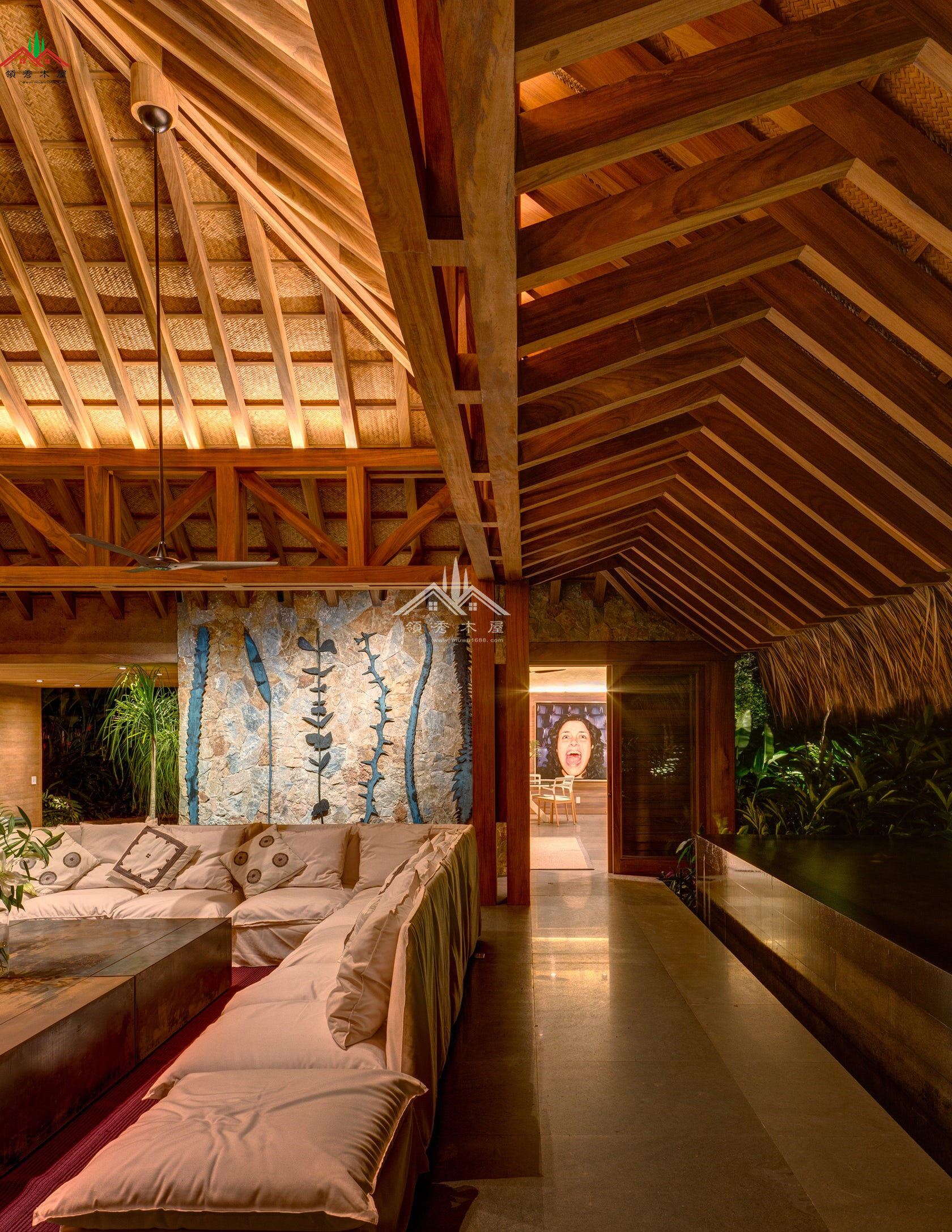 暴露屋頂骨架木屋客廳