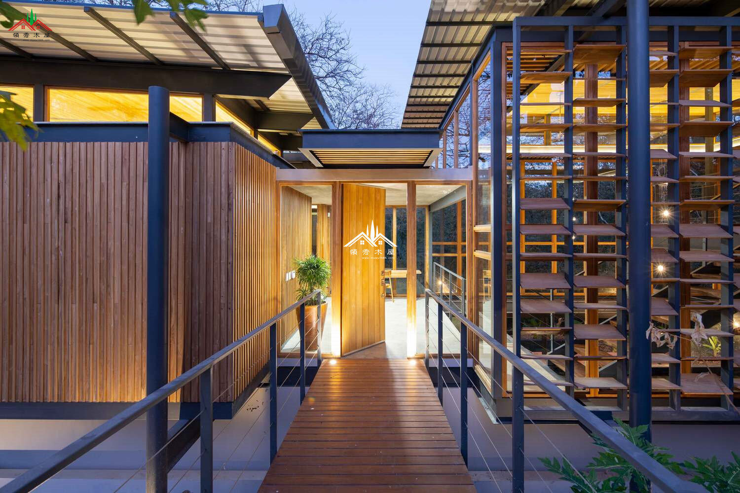 鋼木混凝土結(jié)合木屋