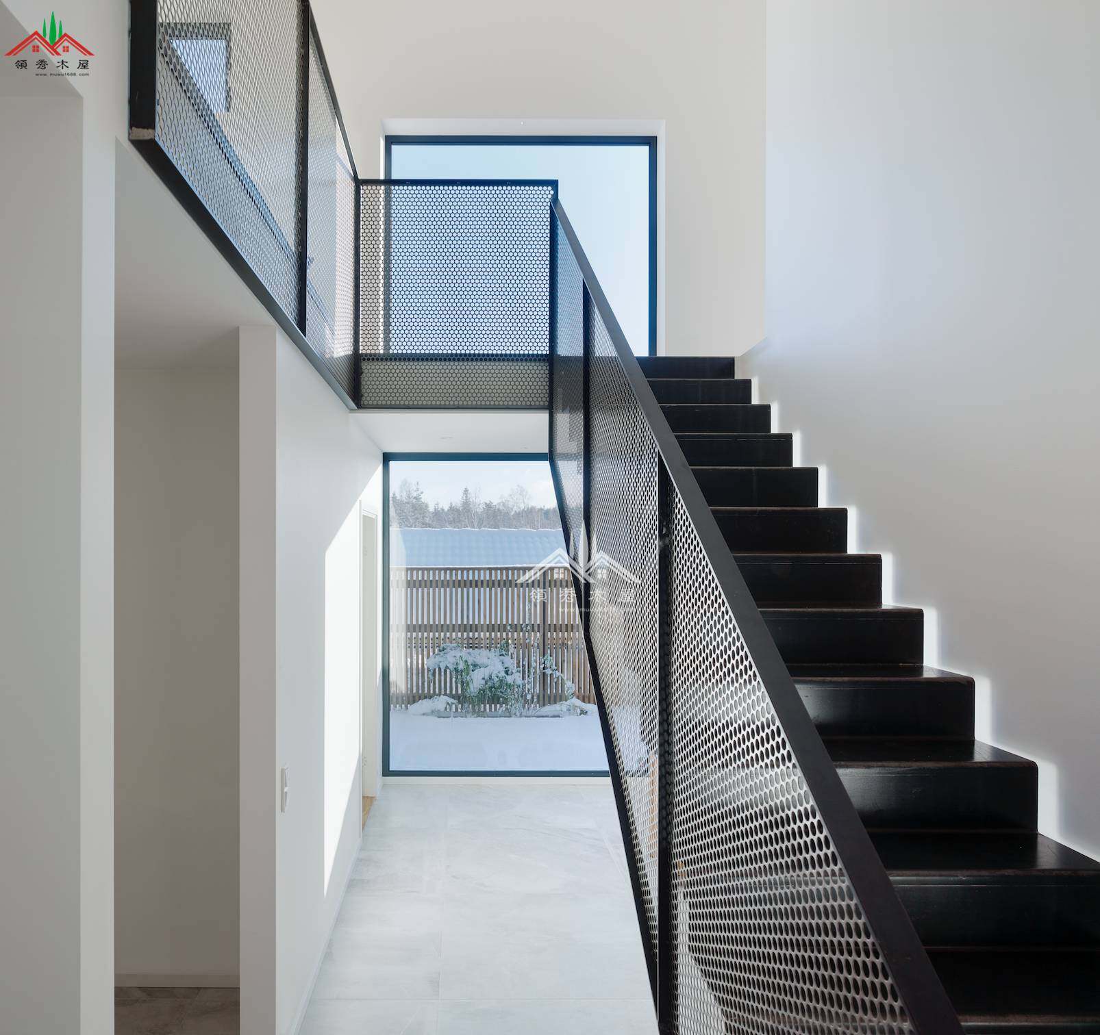 黑色外墻度假木屋