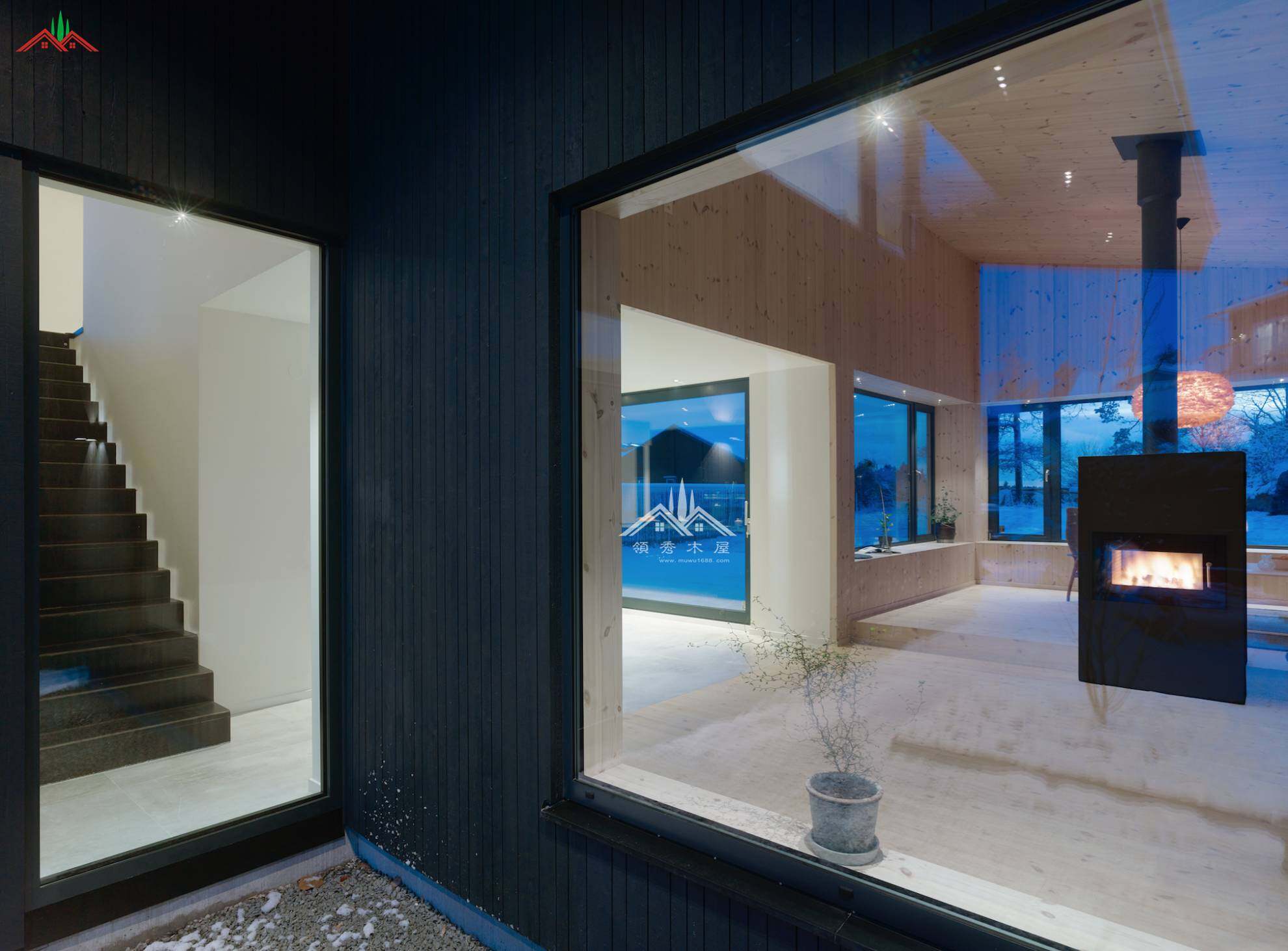 黑色外墻度假木屋