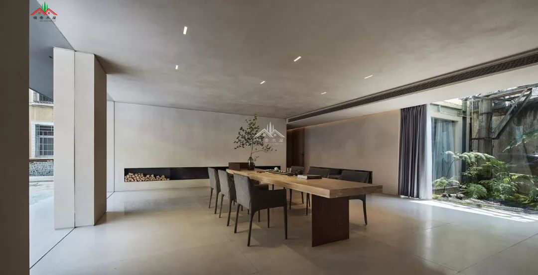 簡(jiǎn)約混磚木屋