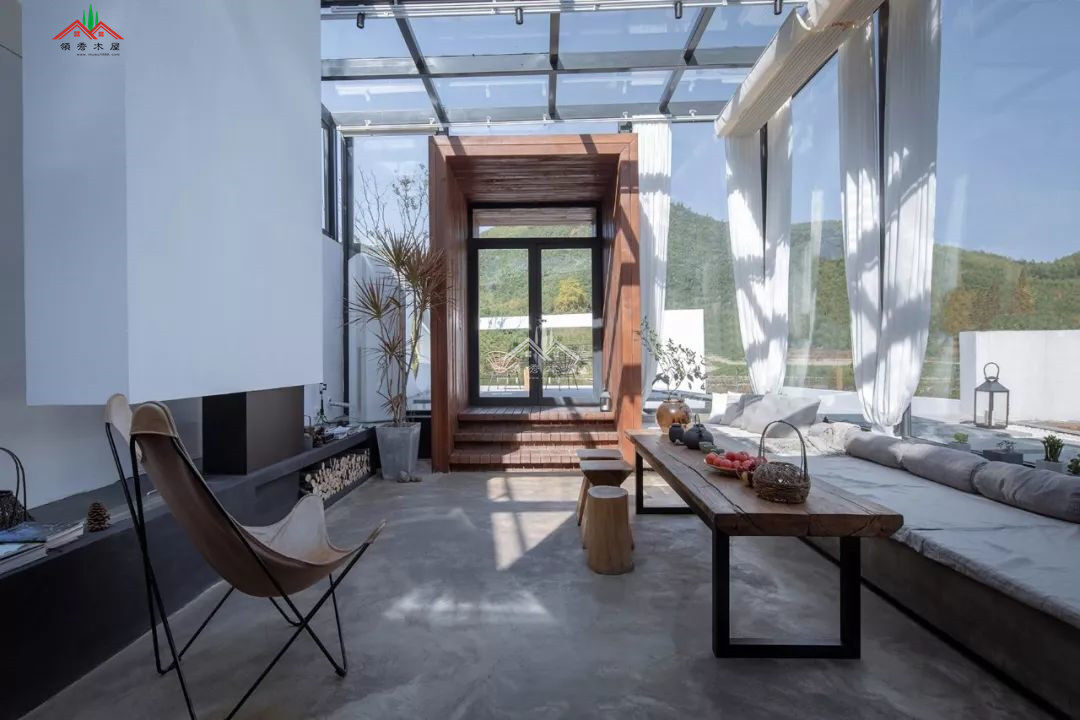 簡(jiǎn)約混磚木屋