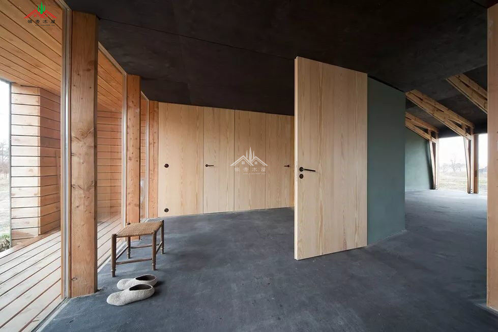 簡(jiǎn)約混磚木屋