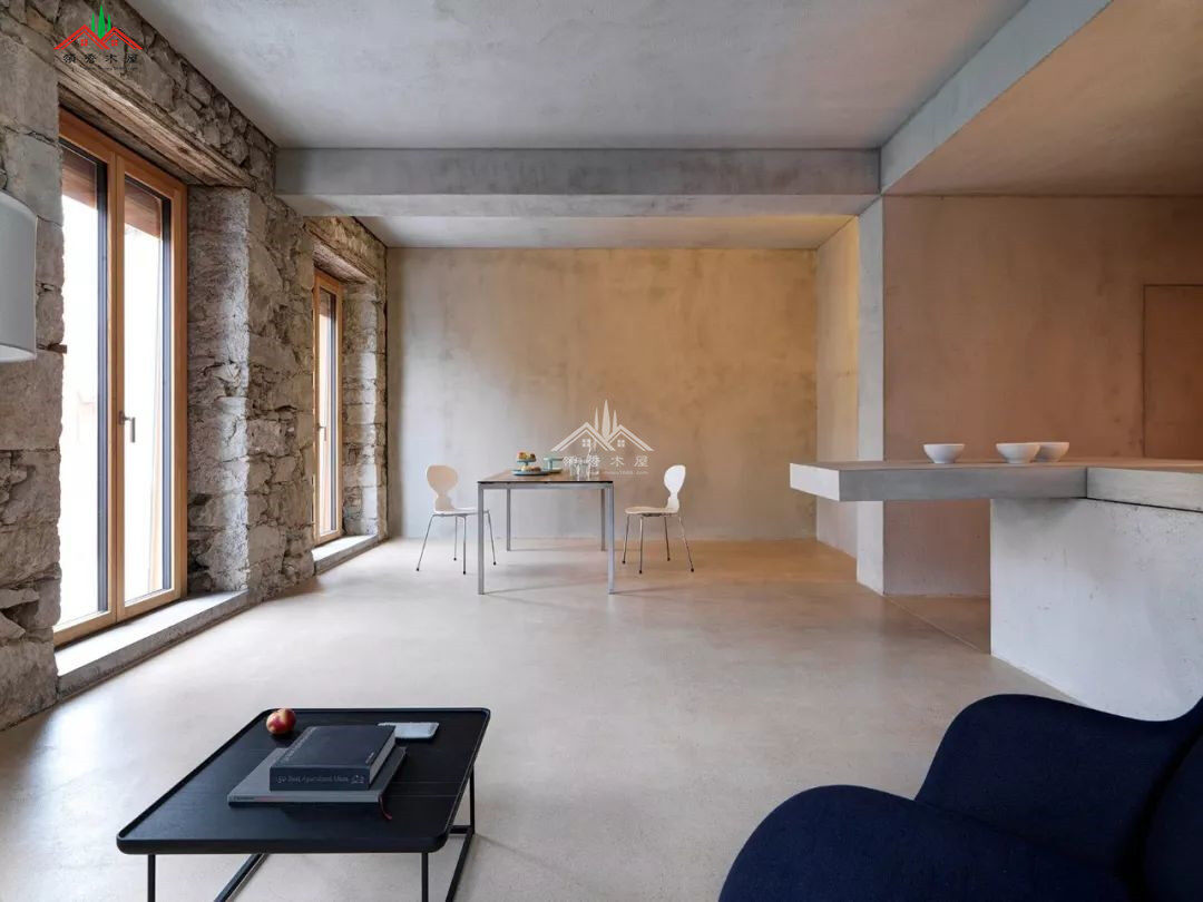 簡(jiǎn)約混磚木屋