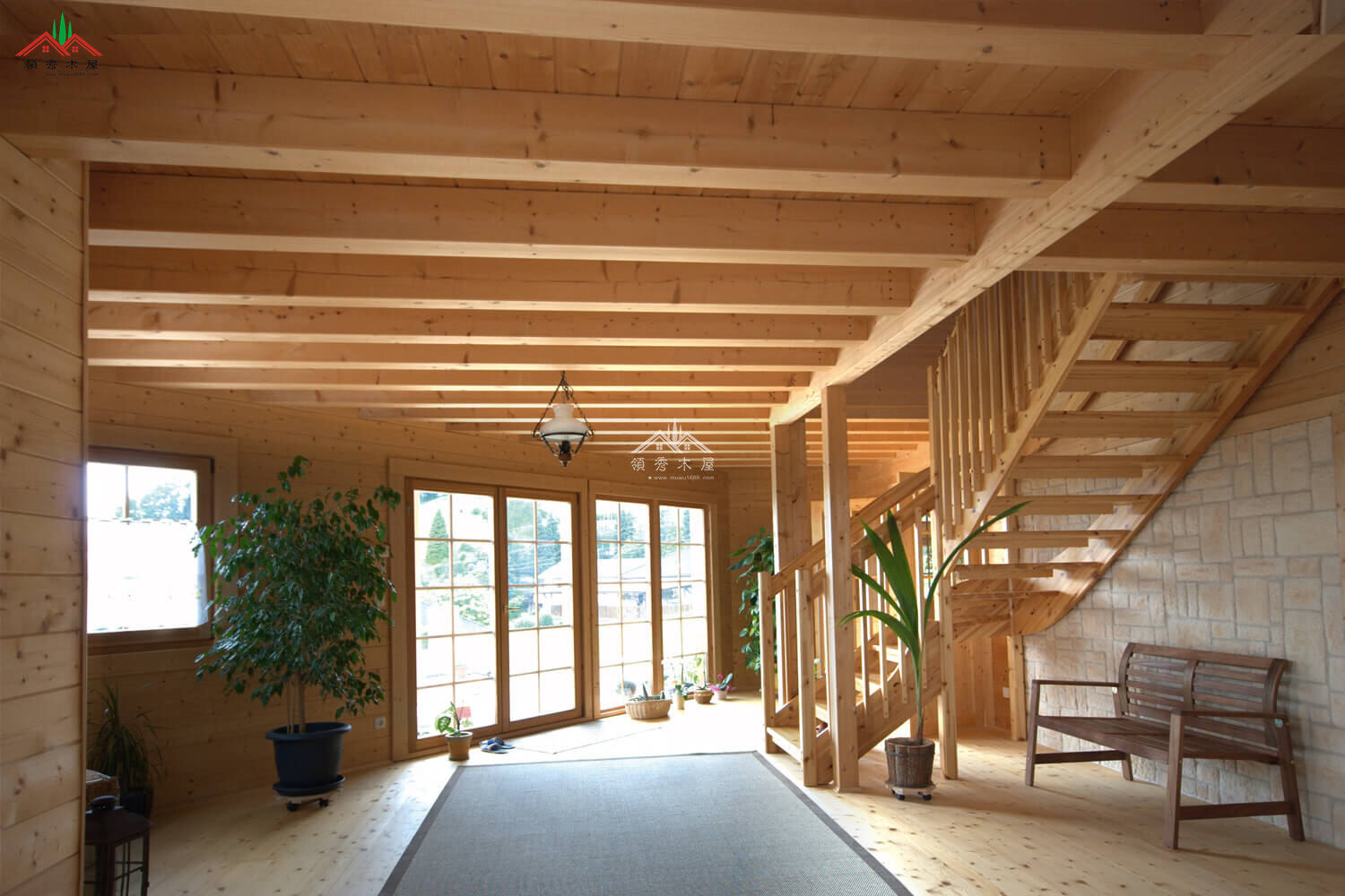 重型雙層原木色木屋別墅