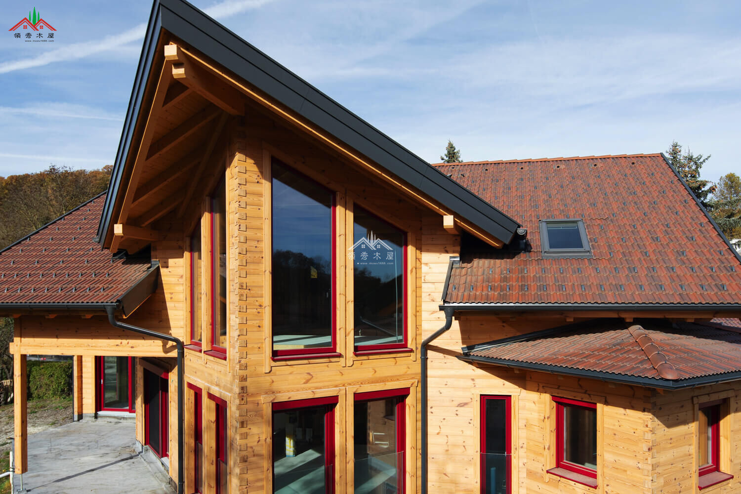 重型雙層原木色木屋別墅