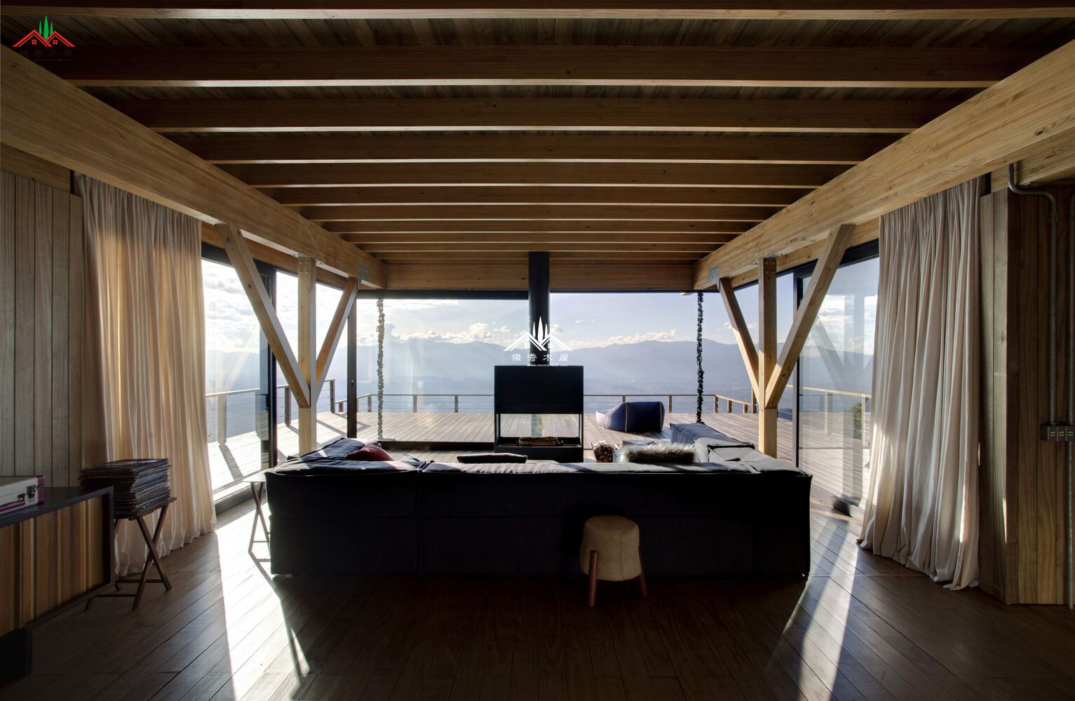 斜坡平頂度假木屋