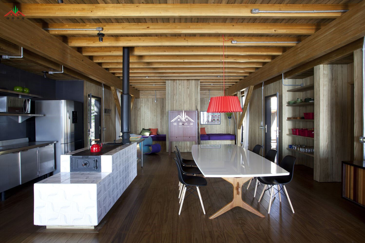 斜坡平頂度假木屋