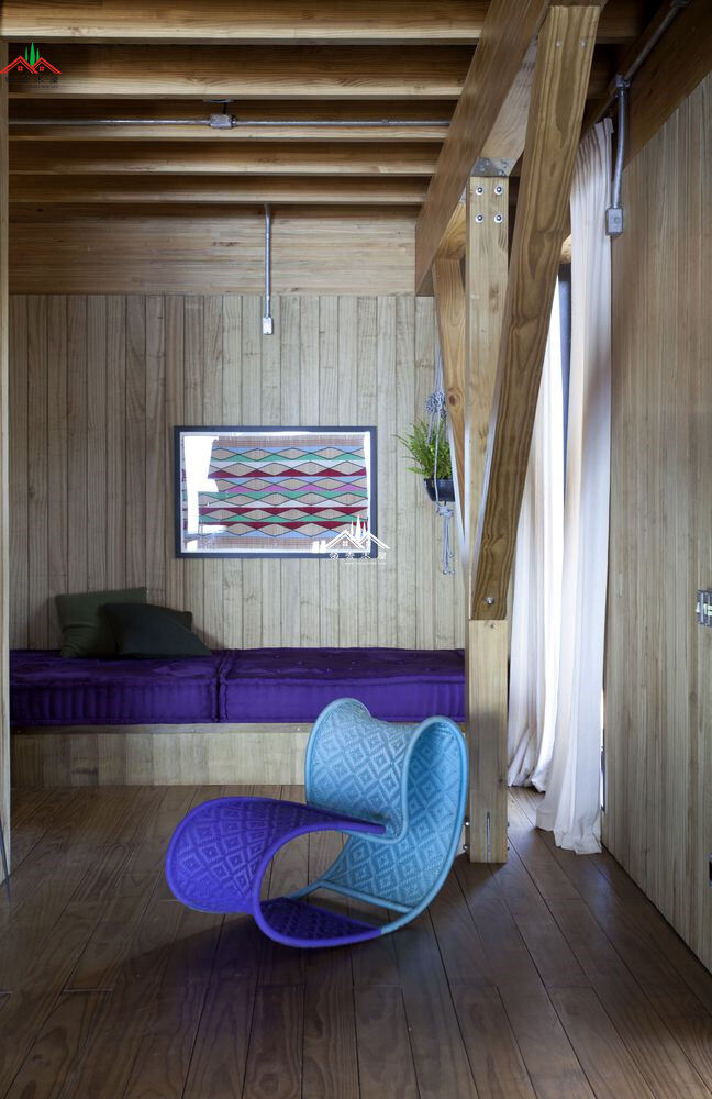 斜坡平頂度假木屋