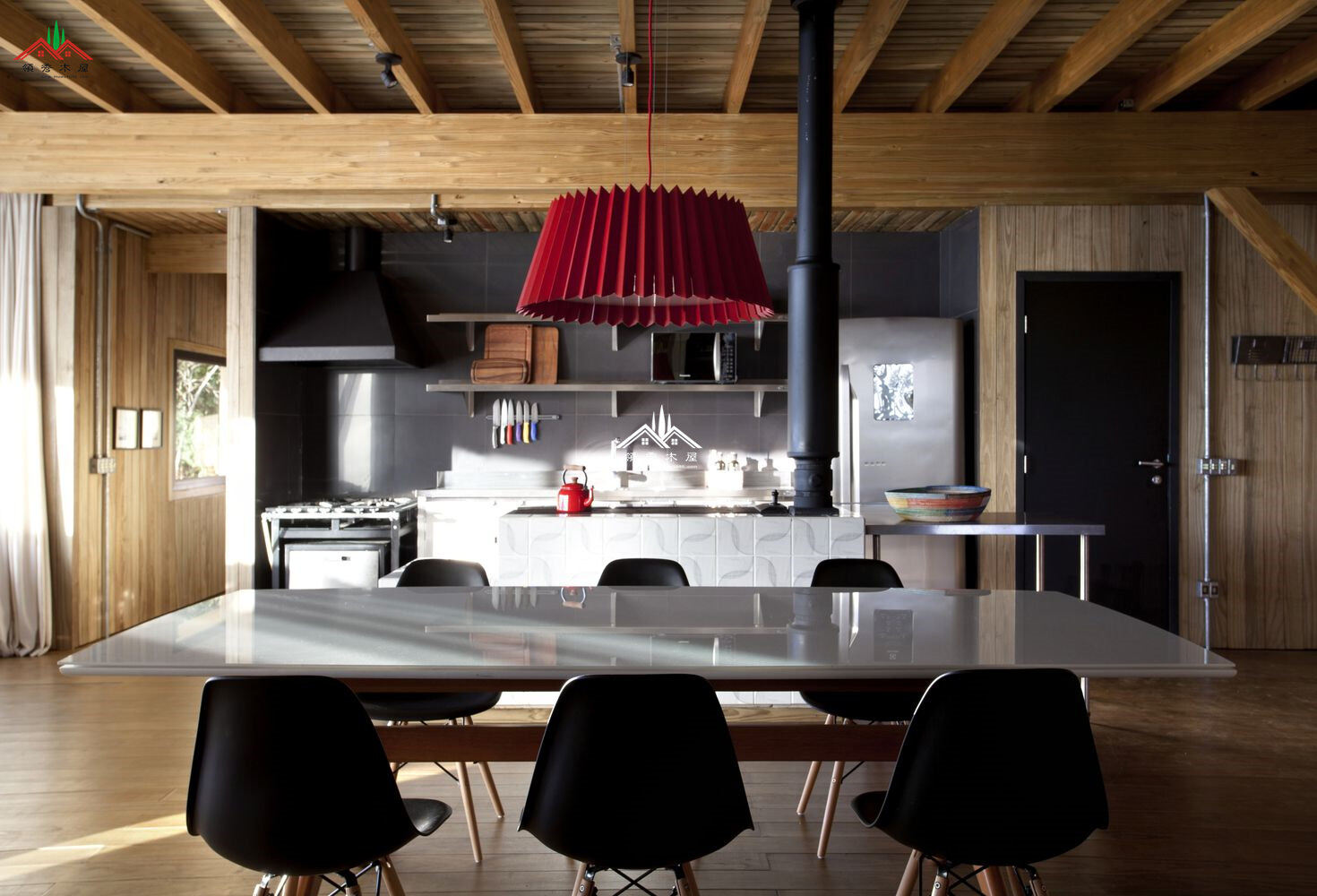 斜坡平頂度假木屋