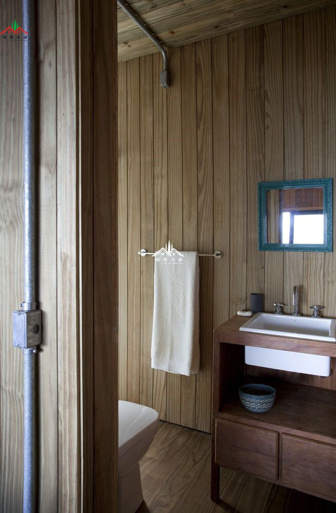 斜坡平頂度假木屋