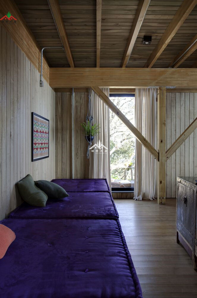 斜坡平頂度假木屋