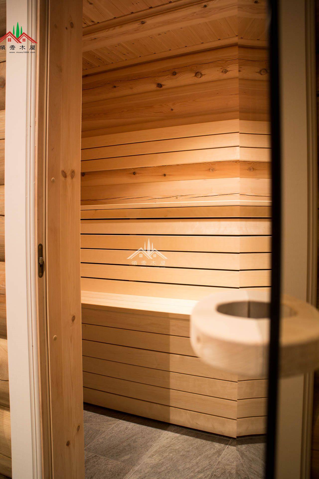 屋頂可以長(zhǎng)綠色植物的重型木刻楞木屋別墅