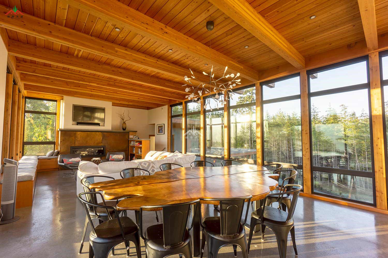 花旗松現(xiàn)代風(fēng)格木屋