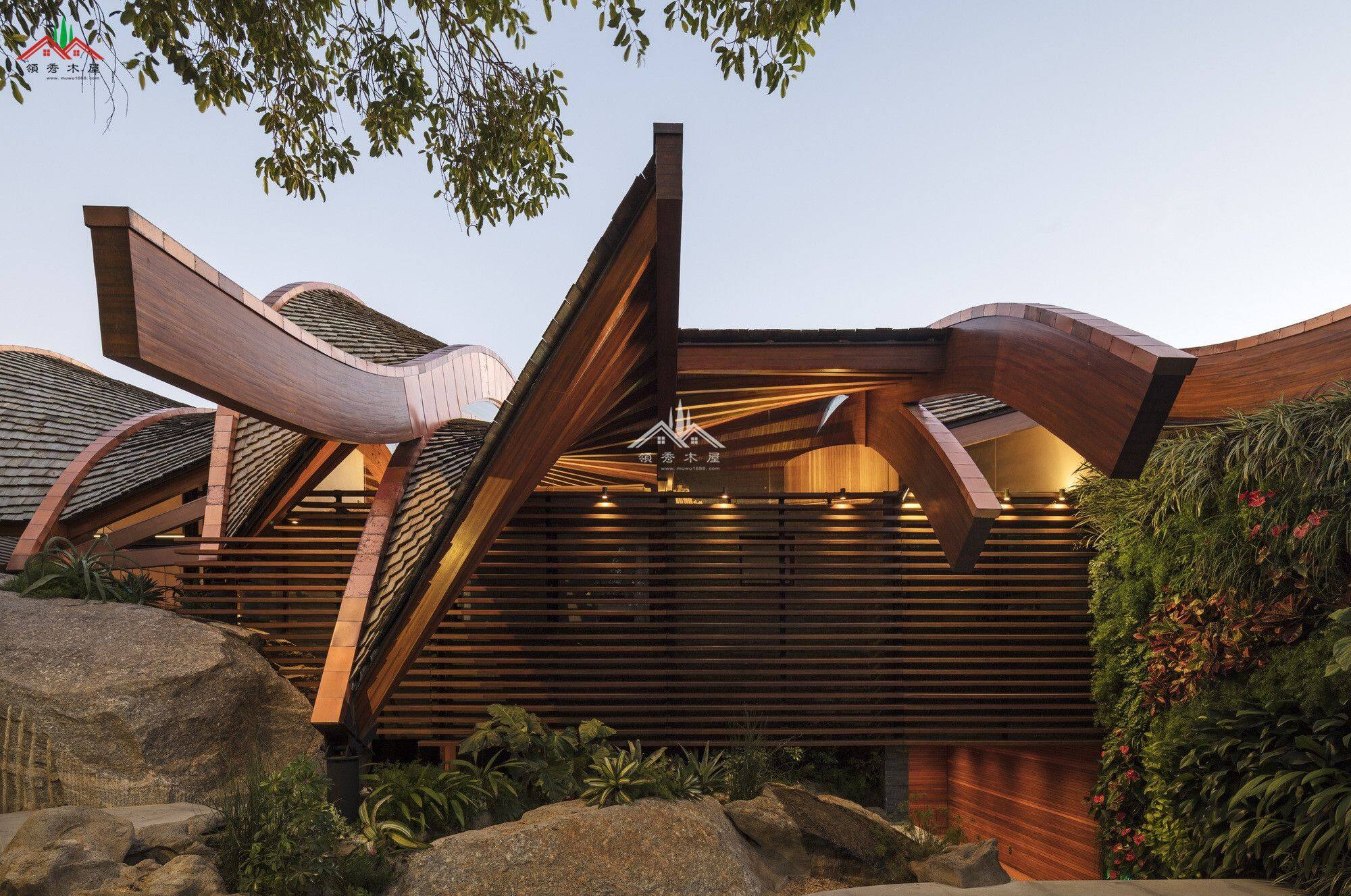 弧形膠合梁木屋