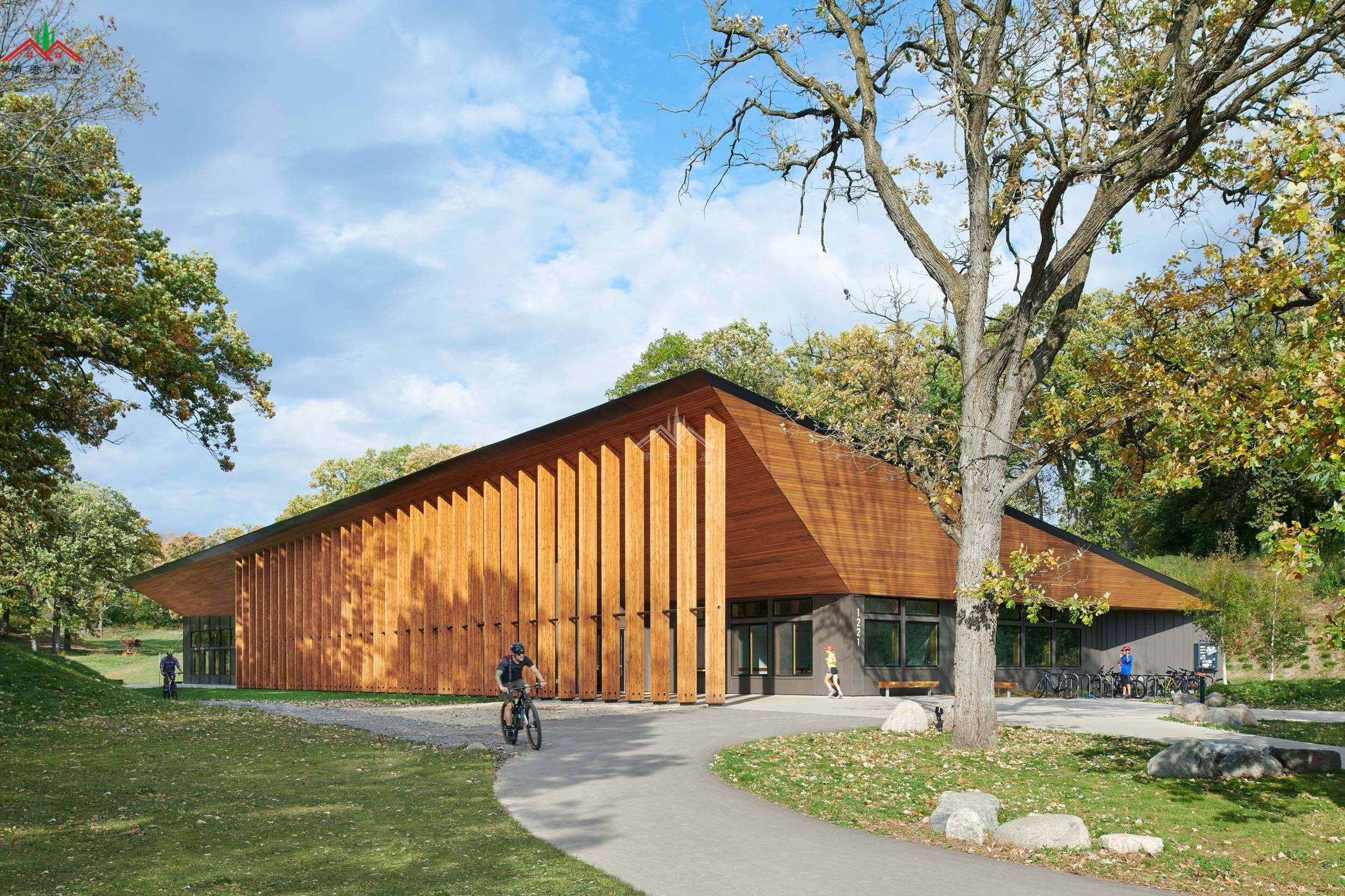 公園主題木結(jié)構(gòu)活動(dòng)中心