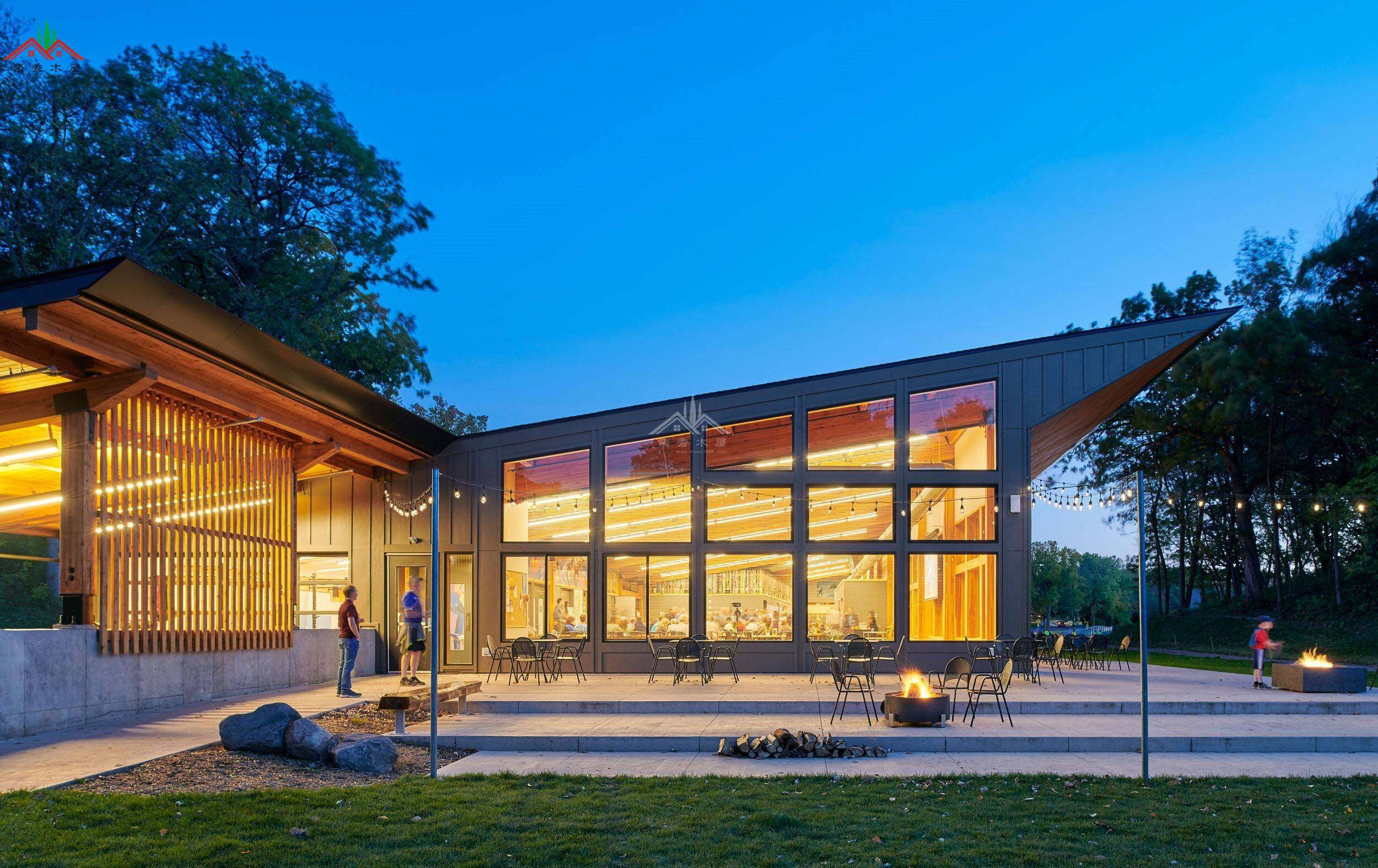 公園主題木結(jié)構(gòu)活動(dòng)中心