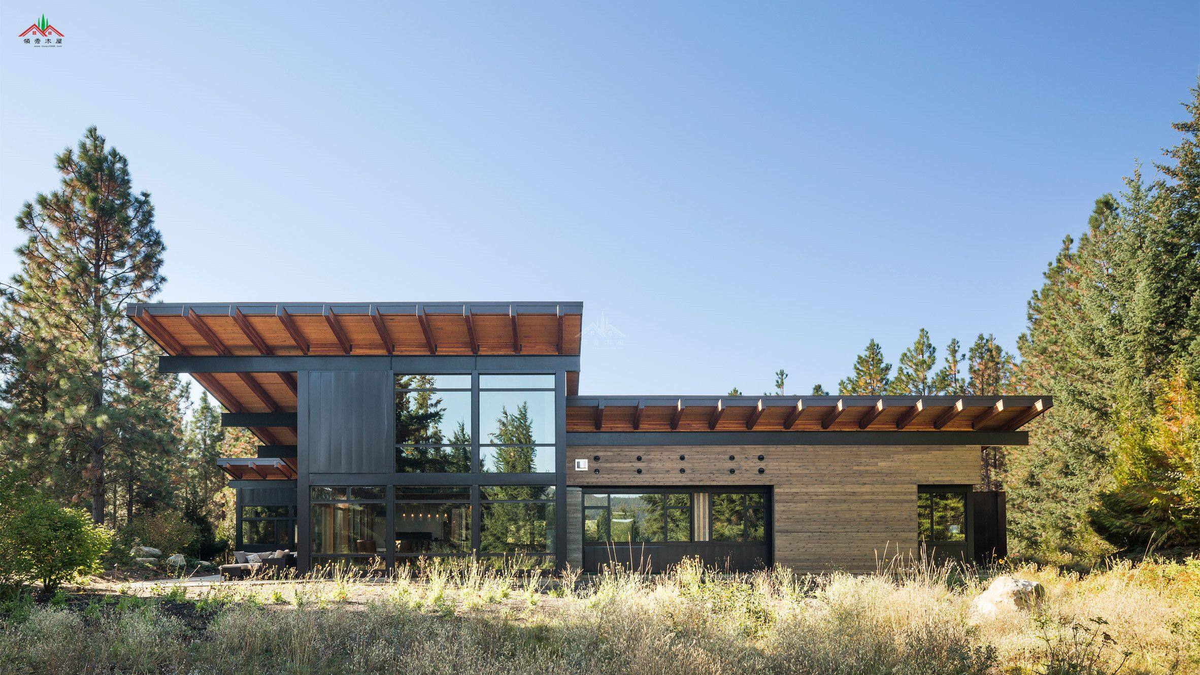 膠合木制作的木屋別墅