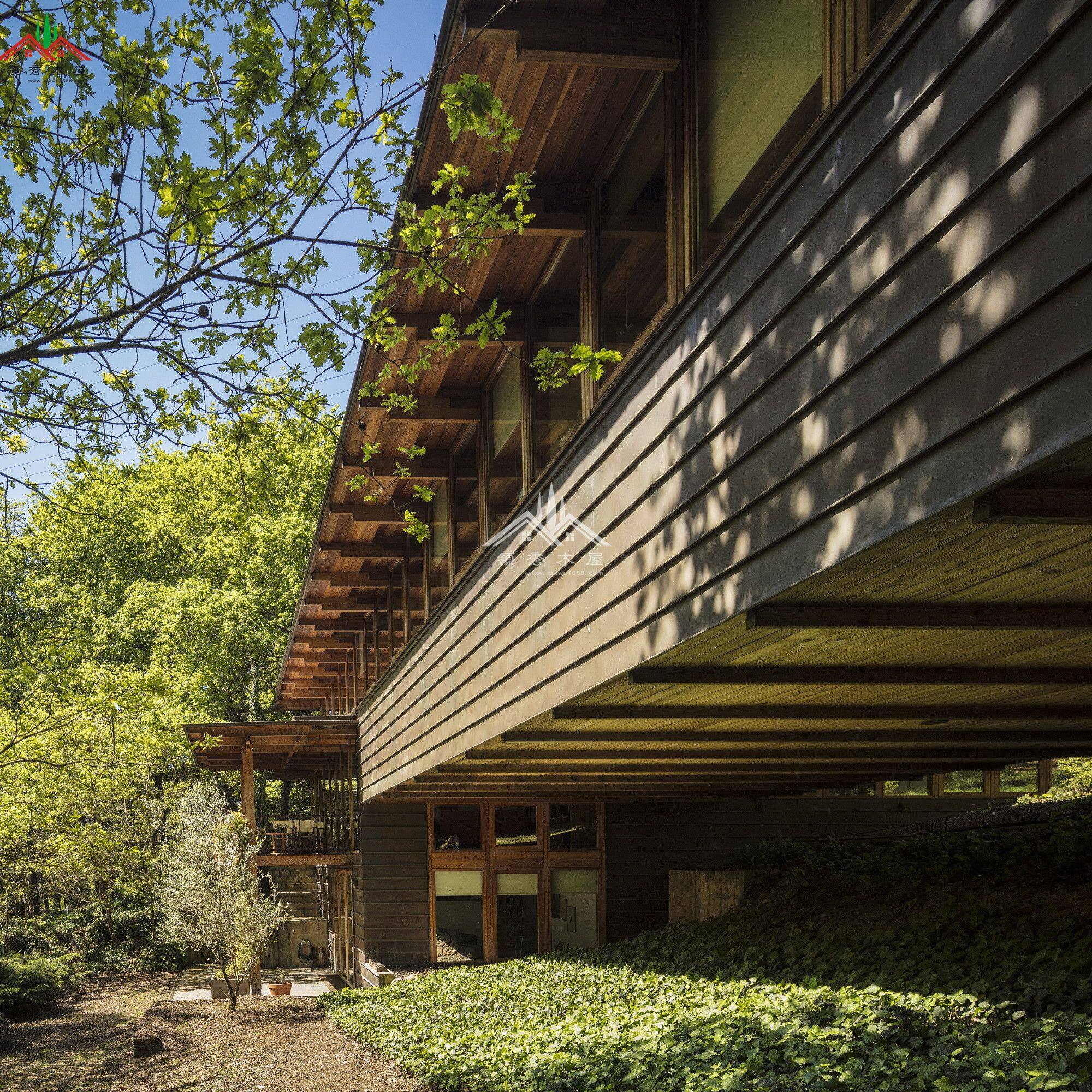 木結(jié)構(gòu)會(huì)所木屋