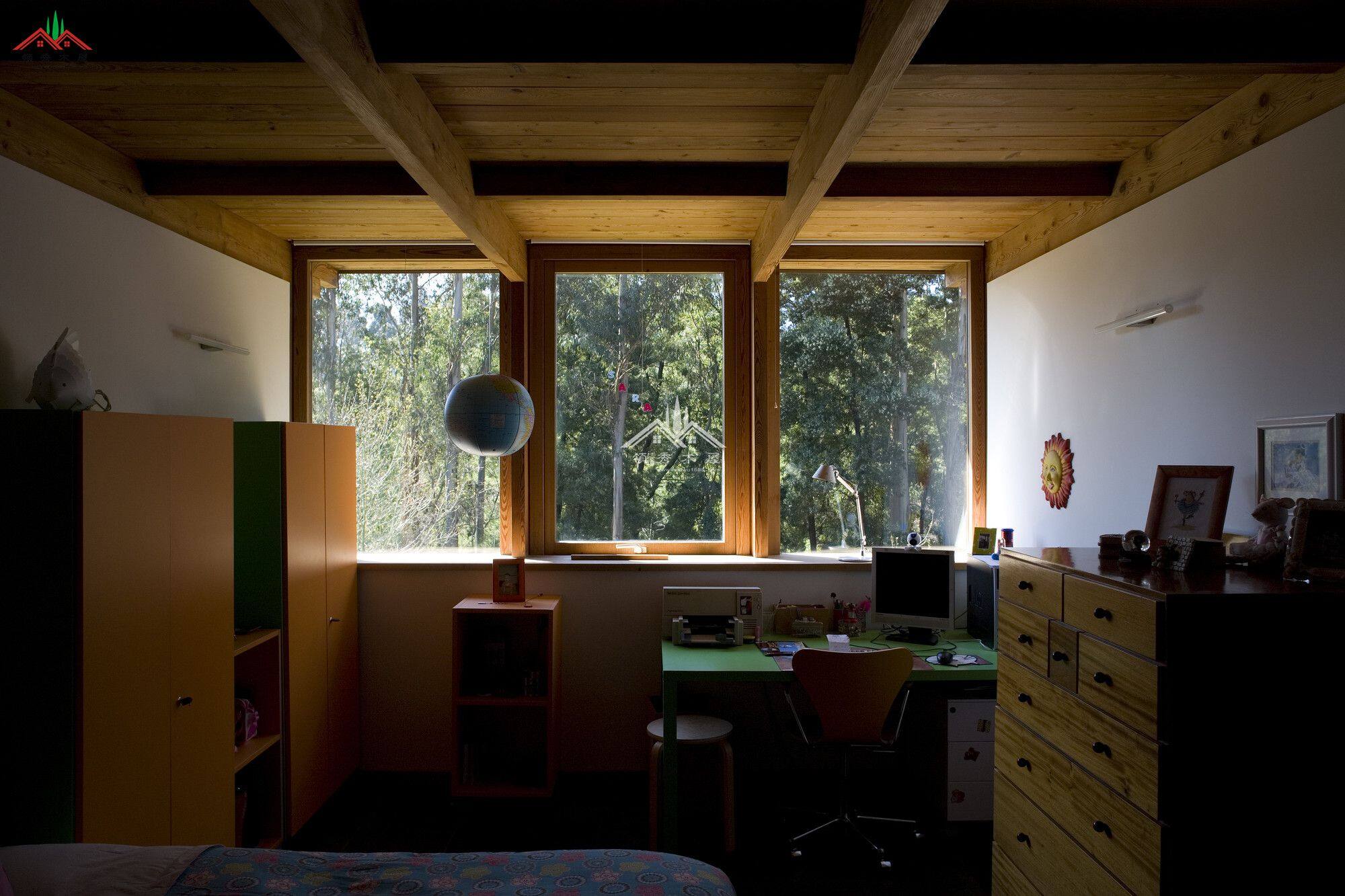 木結(jié)構(gòu)會(huì)所木屋