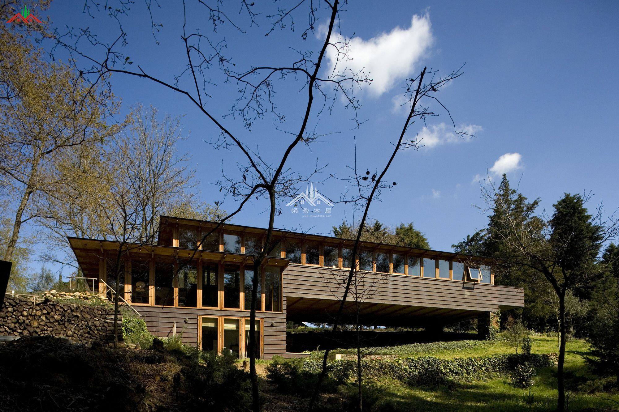 木結(jié)構(gòu)會(huì)所木屋