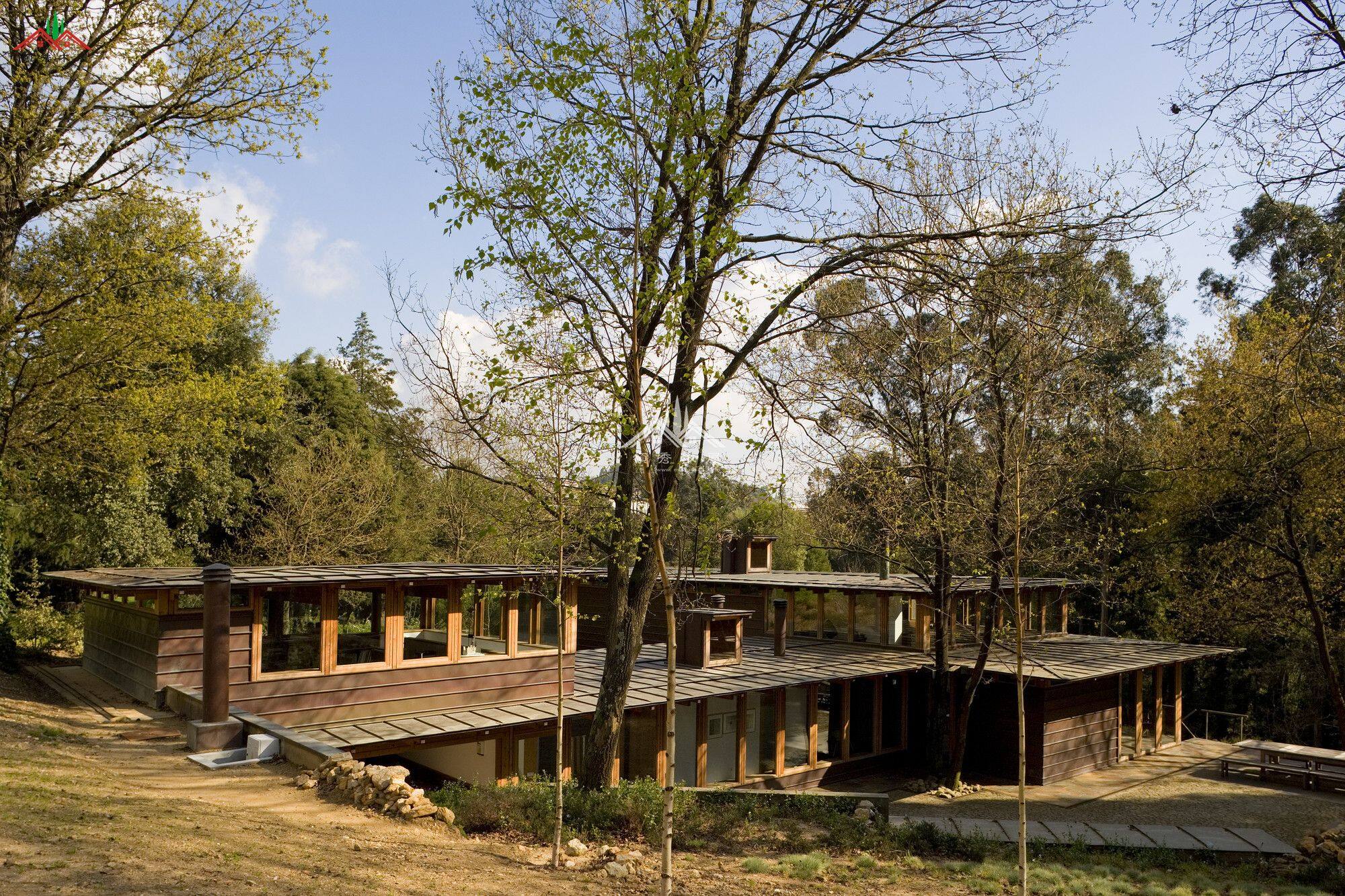 木結(jié)構(gòu)會(huì)所木屋