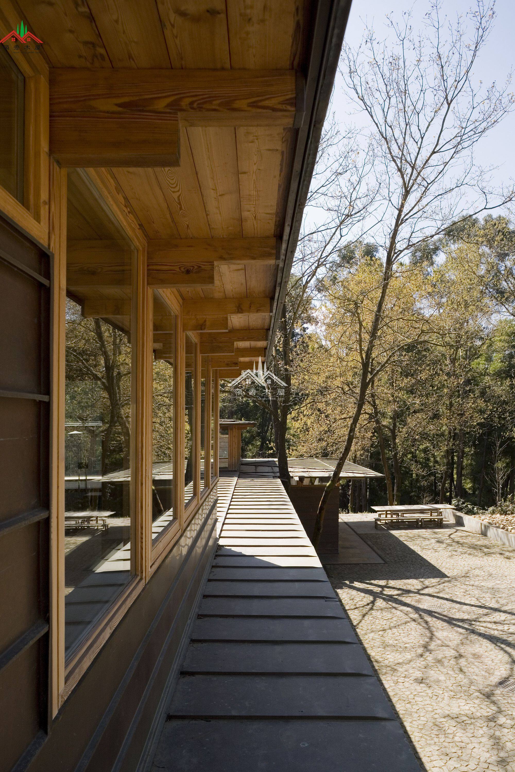 木結(jié)構(gòu)會(huì)所木屋