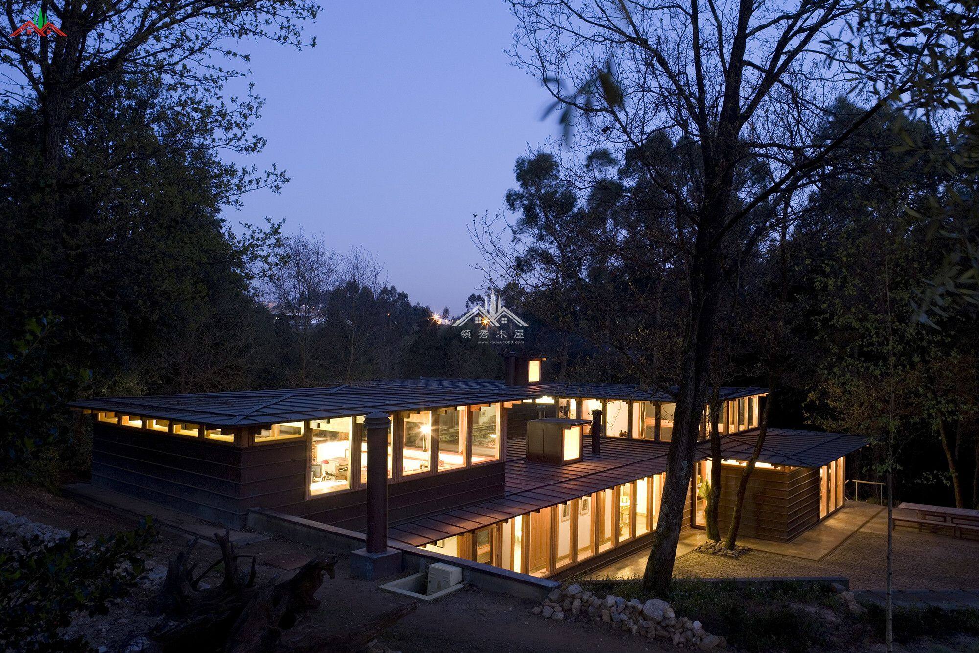 木結(jié)構(gòu)會(huì)所木屋