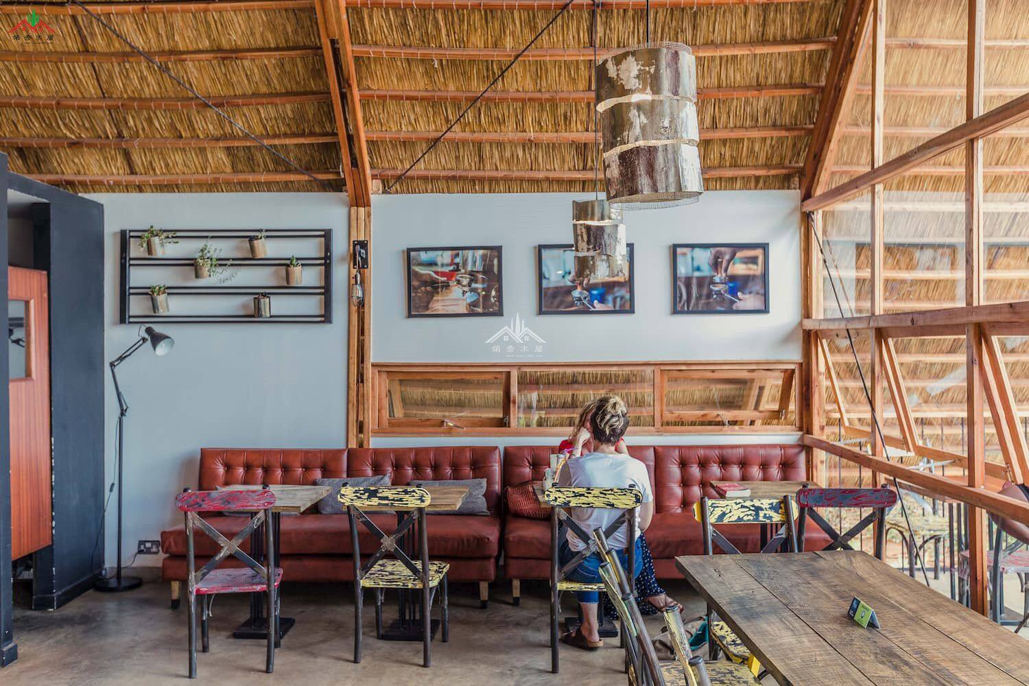 特色三重三角形木結(jié)構(gòu)餐廳