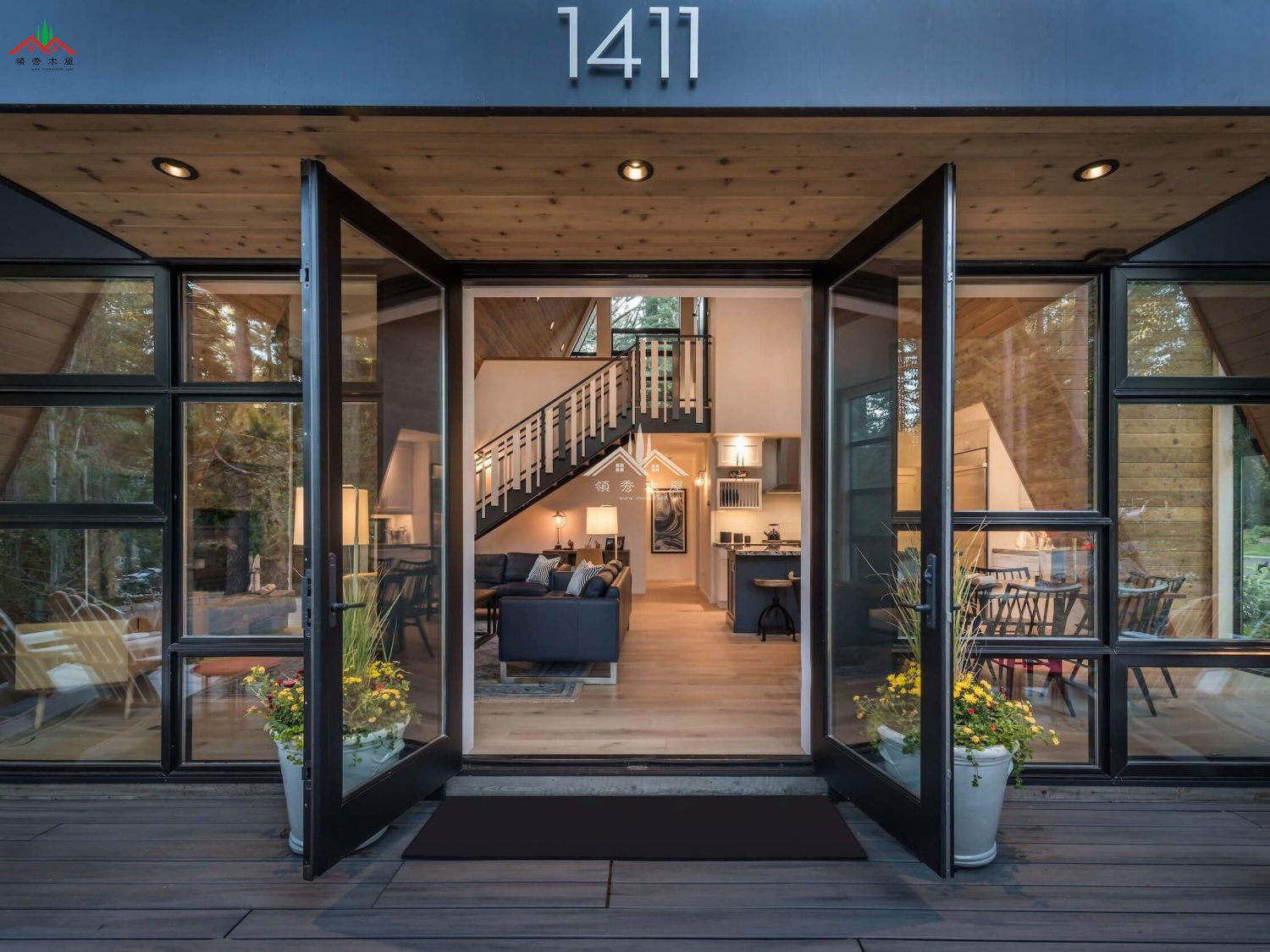 網(wǎng)紅雙層三角木屋