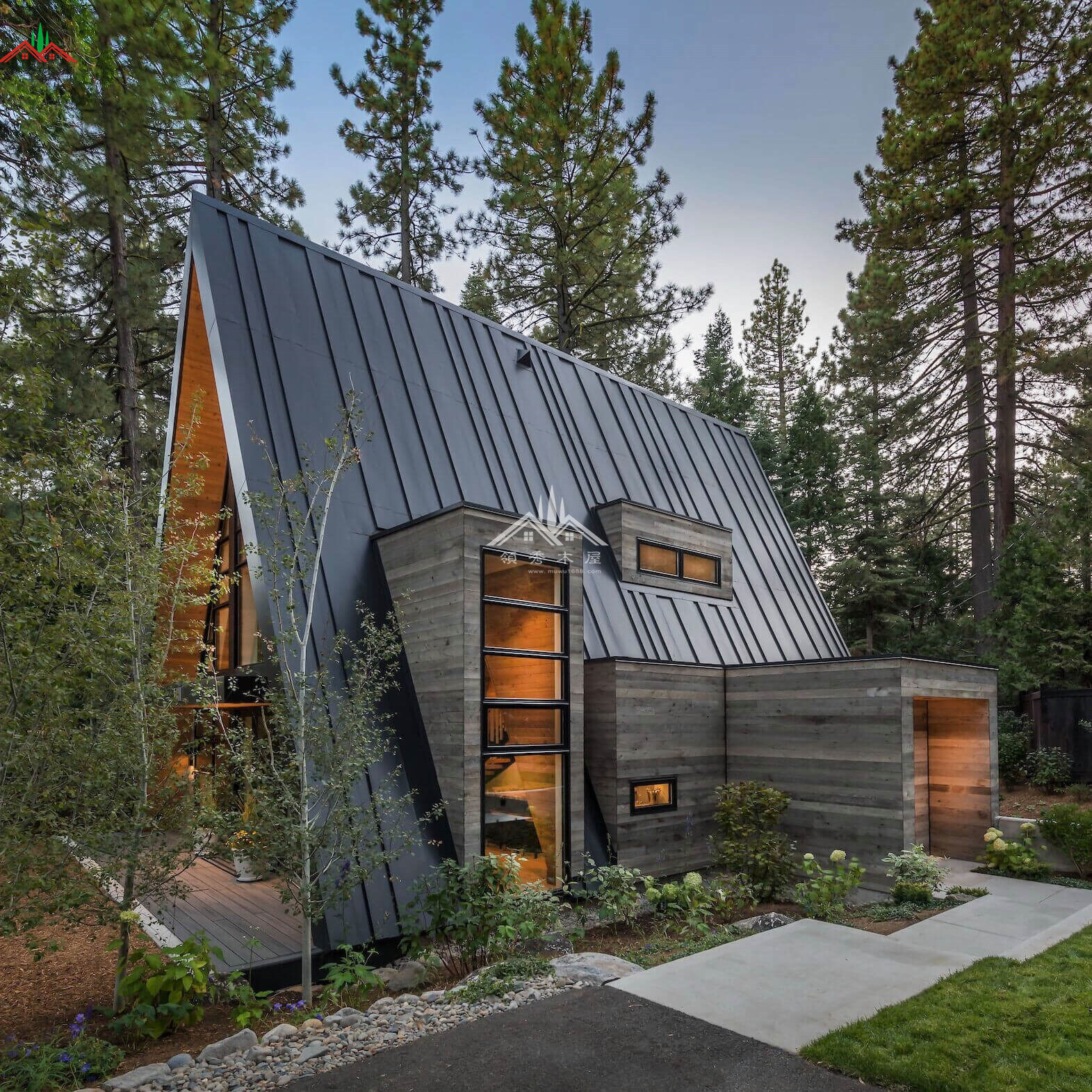 網(wǎng)紅雙層三角木屋