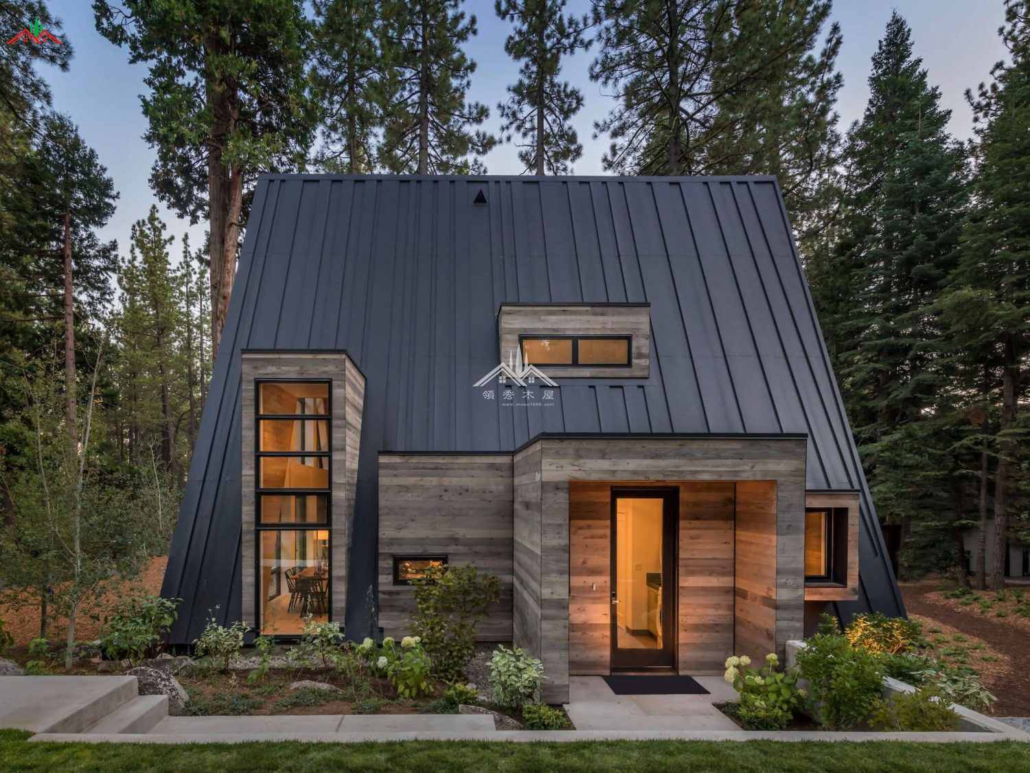 網(wǎng)紅雙層三角木屋