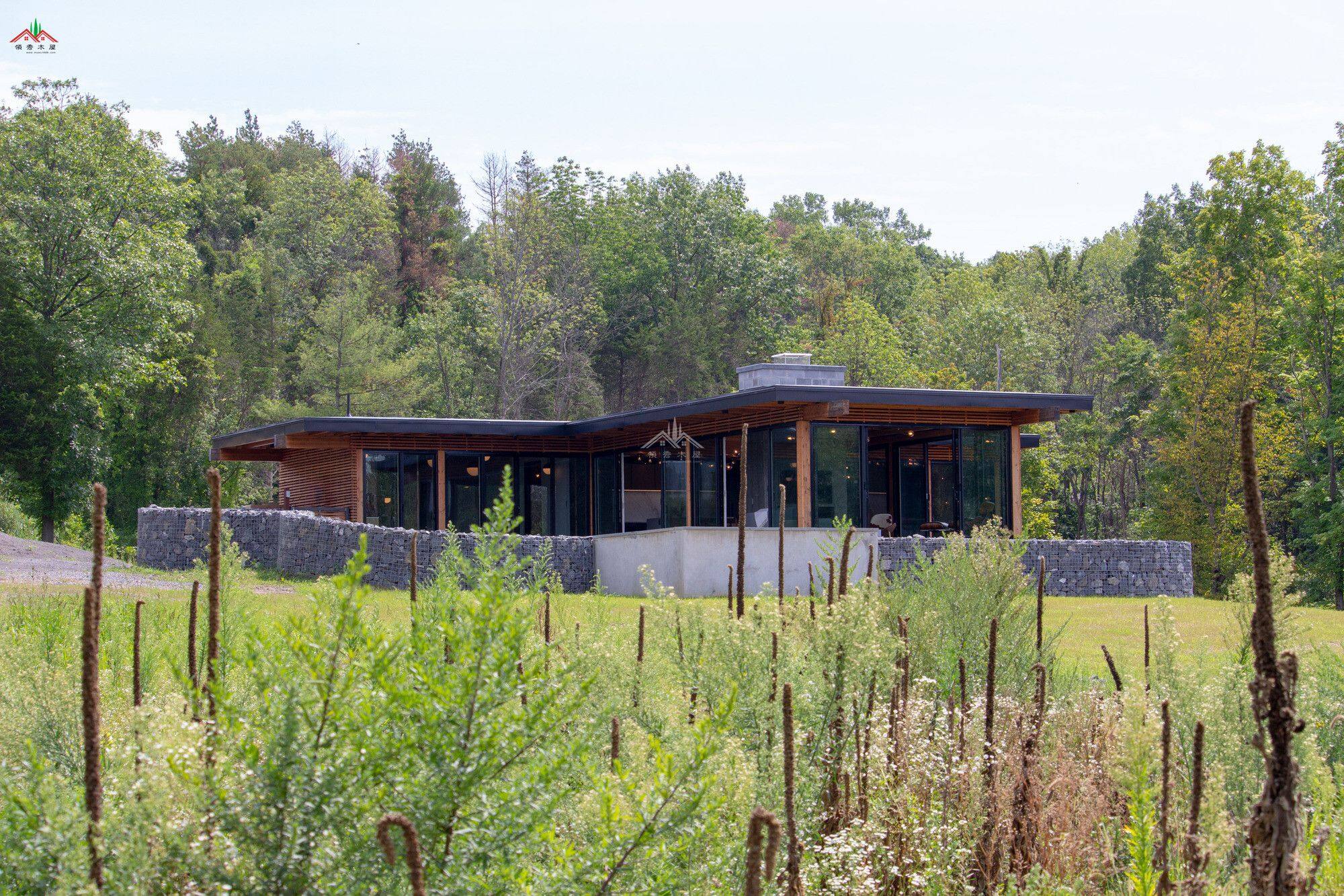 平頂混凝土木材結(jié)合的特色木屋