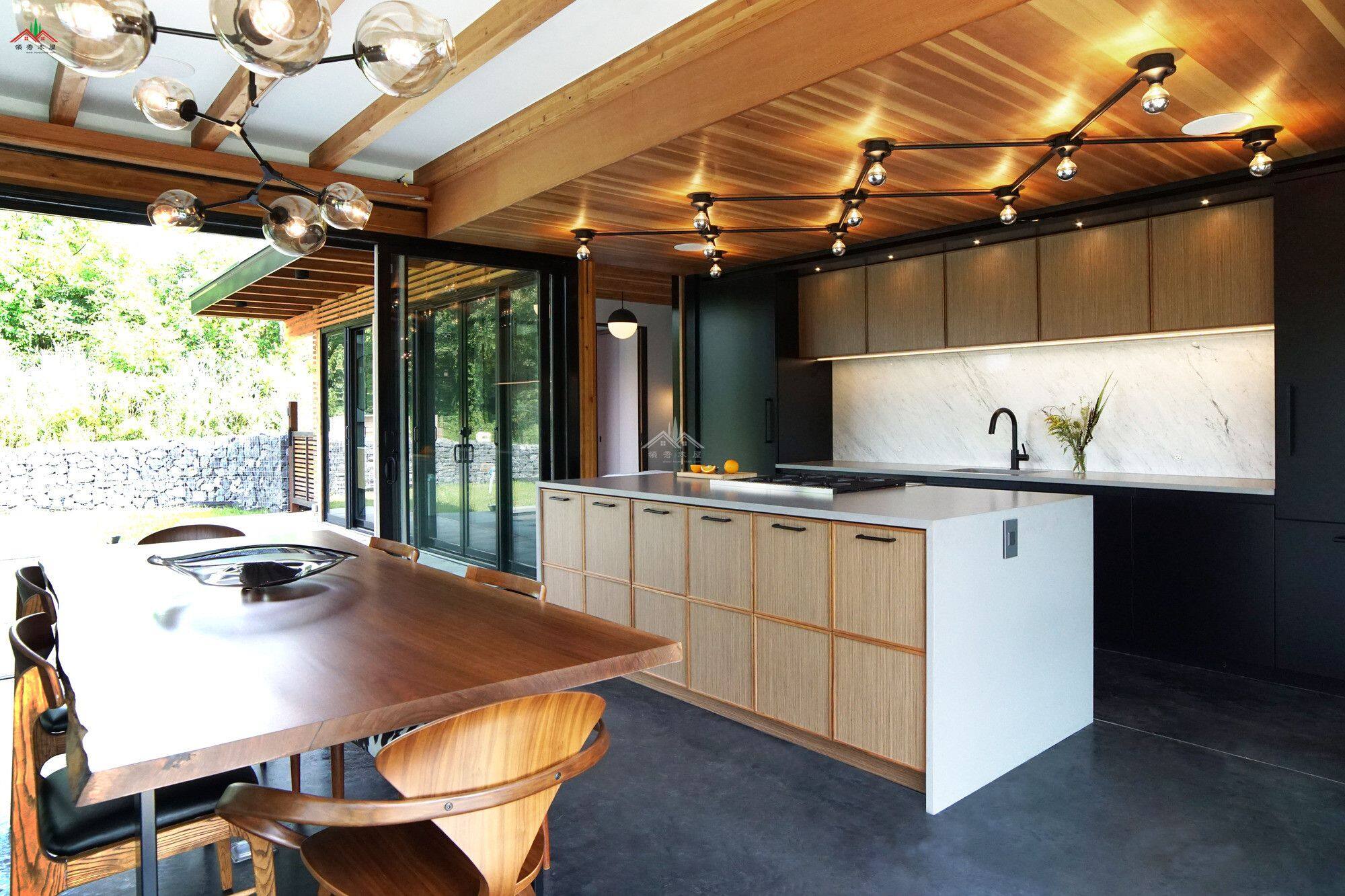 平頂混凝土木材結(jié)合的特色木屋