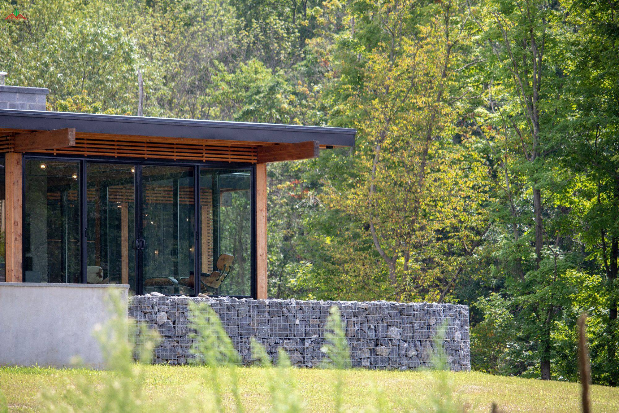 平頂混凝土木材結(jié)合的特色木屋