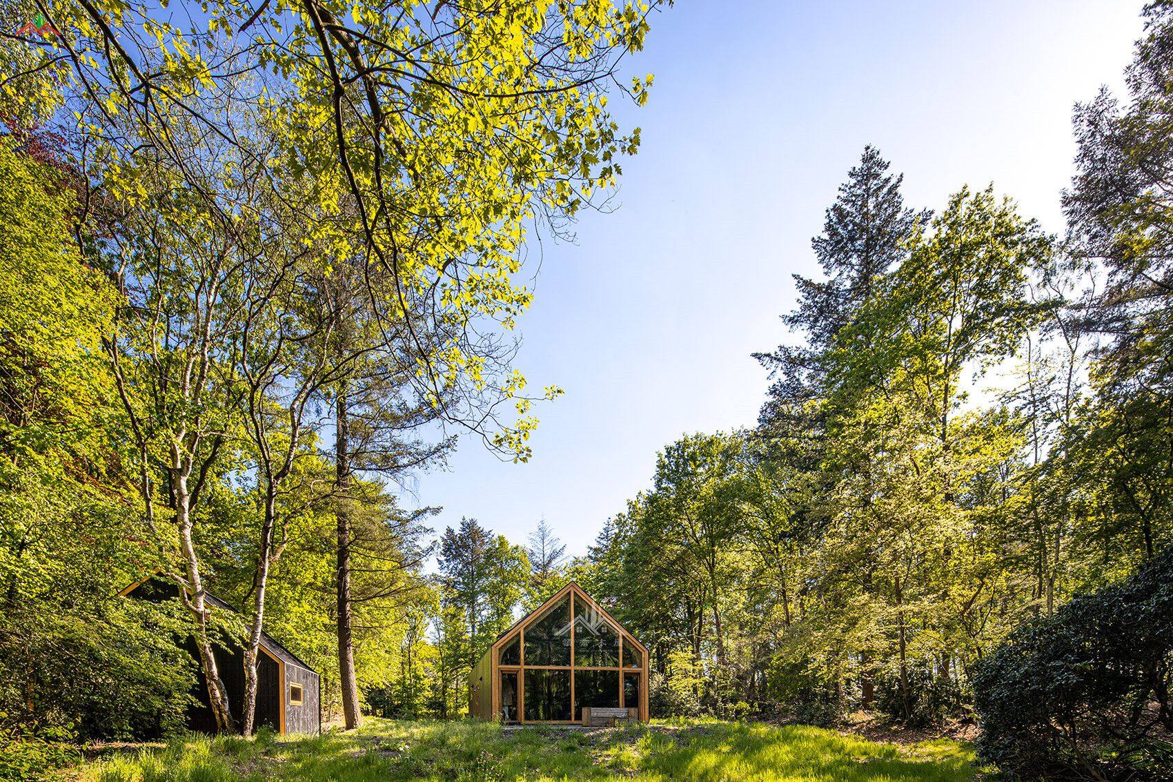 有完美曲線的膠合木木屋