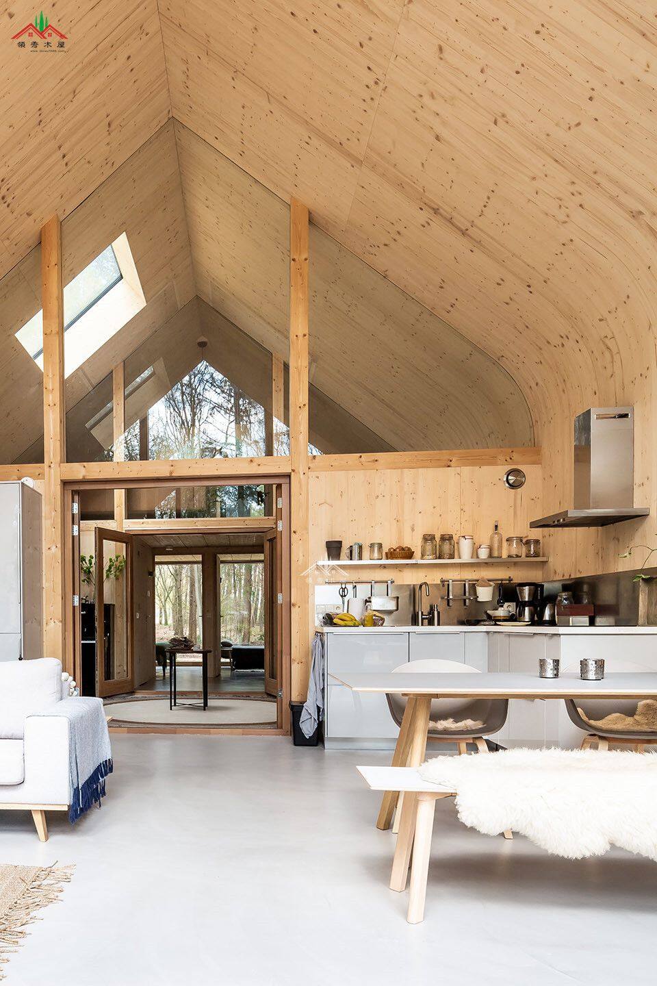 有完美曲線的膠合木木屋