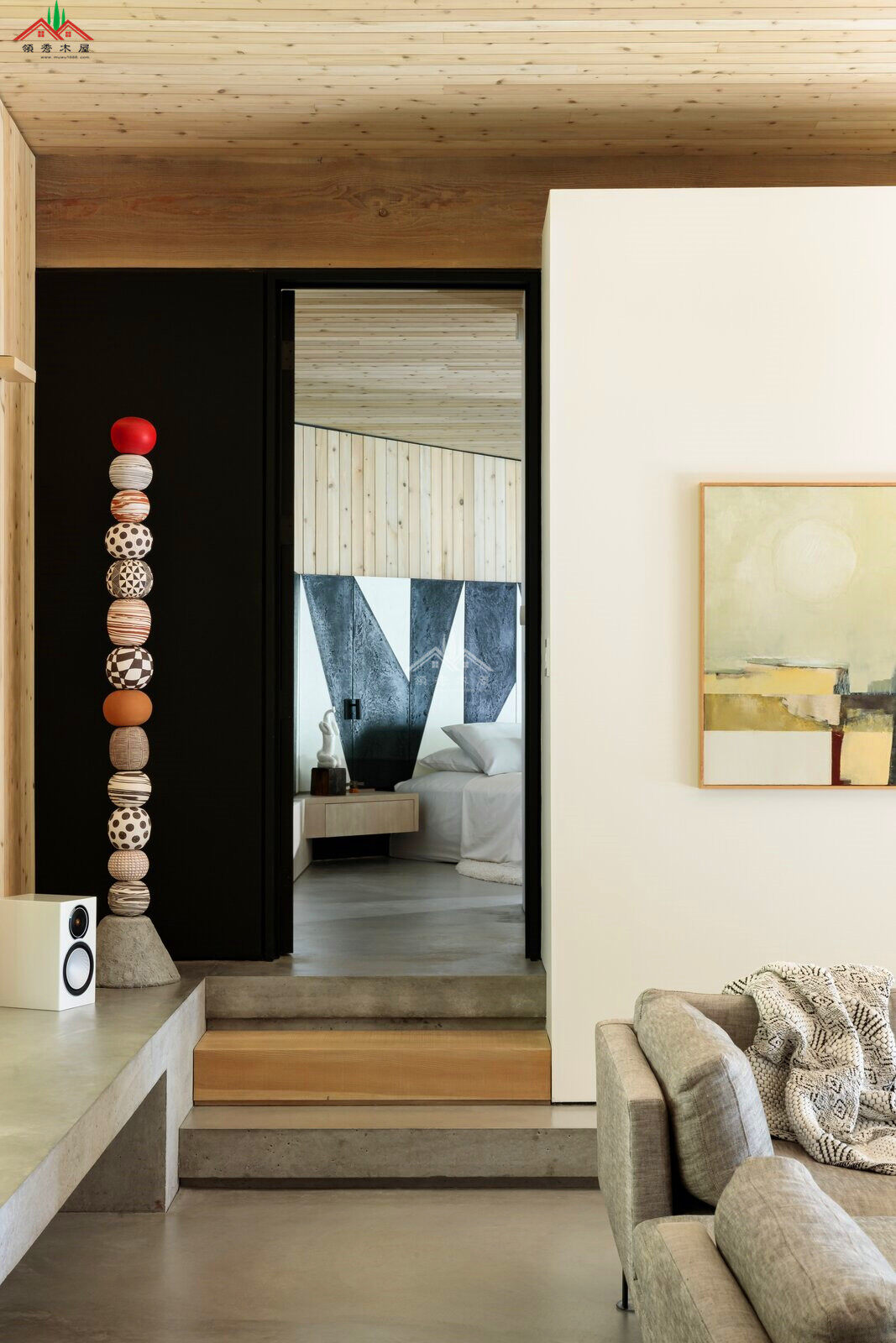 水庫湖邊特色養(yǎng)老木屋